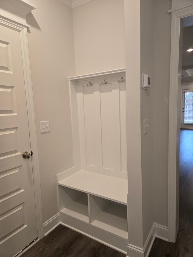 Photo - 1063 Linsmore Ave