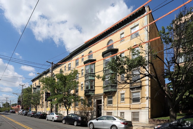 Student Housing - Newly Renovated
