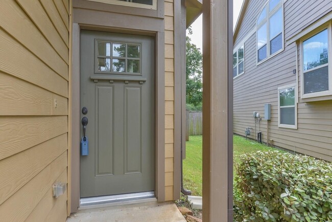 Photo - 162 Cheswood Forest Pl