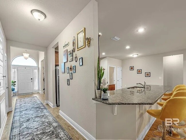 Photo - 335 Thornhill Cir