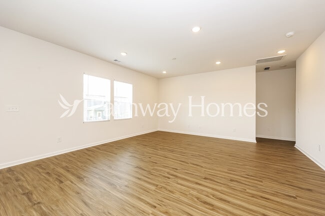 Photo - 105 Glacier Wy