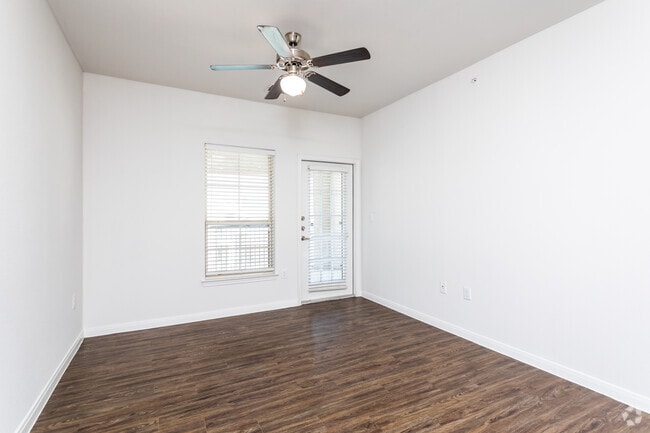 1BR, 1BA - 754SF Living Room