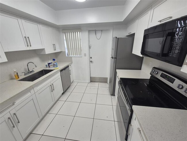Building Photo - 3716 Polk St Rental