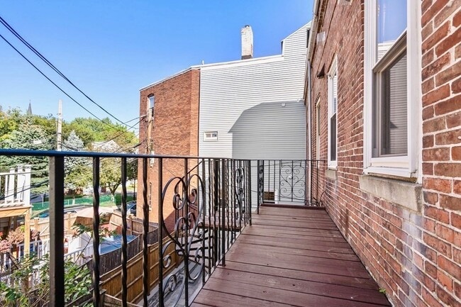 Photo - 33 Essex St Unit 2