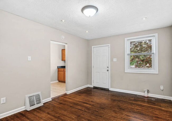 Photo - 2405 S 57th St