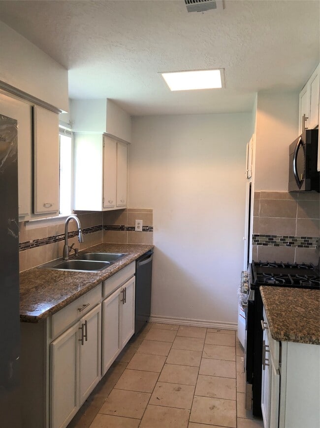 Photo - 11103 Sharpview Dr