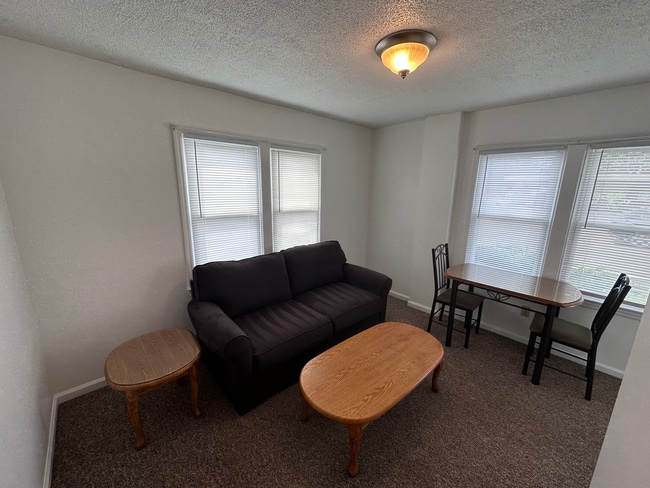 Photo - 275 Tompkins St