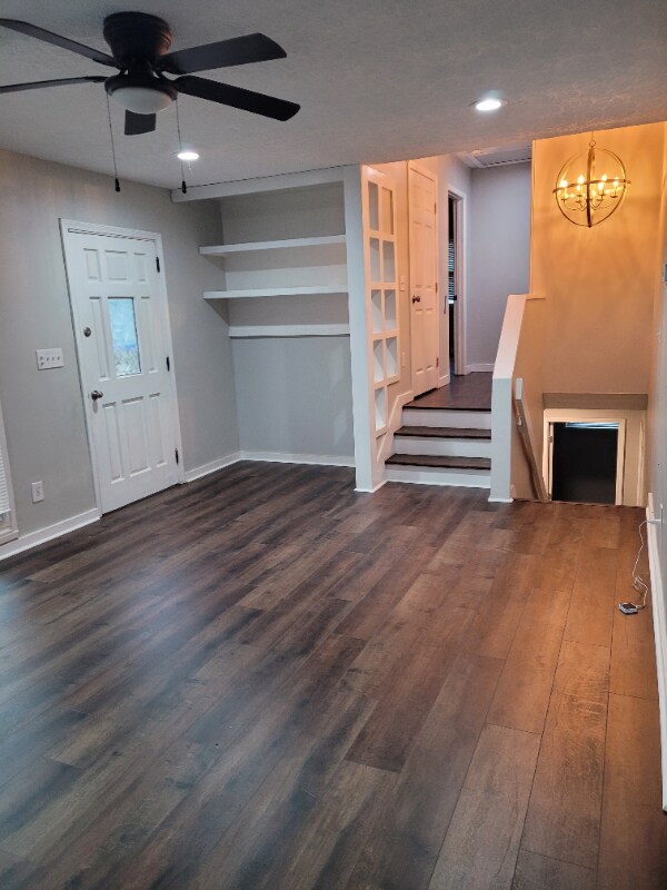 Photo - 4981 Crowe Dr SE