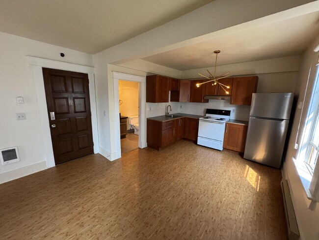 Upstair 1 bedroom Quadplex