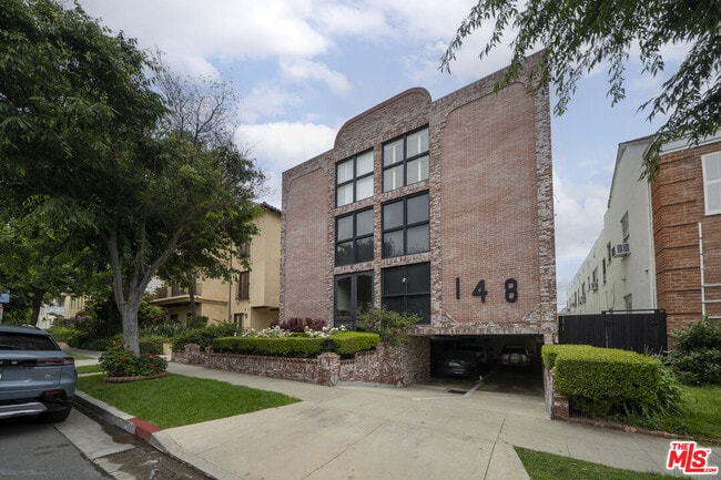 Photo - 148 S Reeves Dr Unit 4