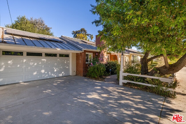 Photo - 13843 Milbank St