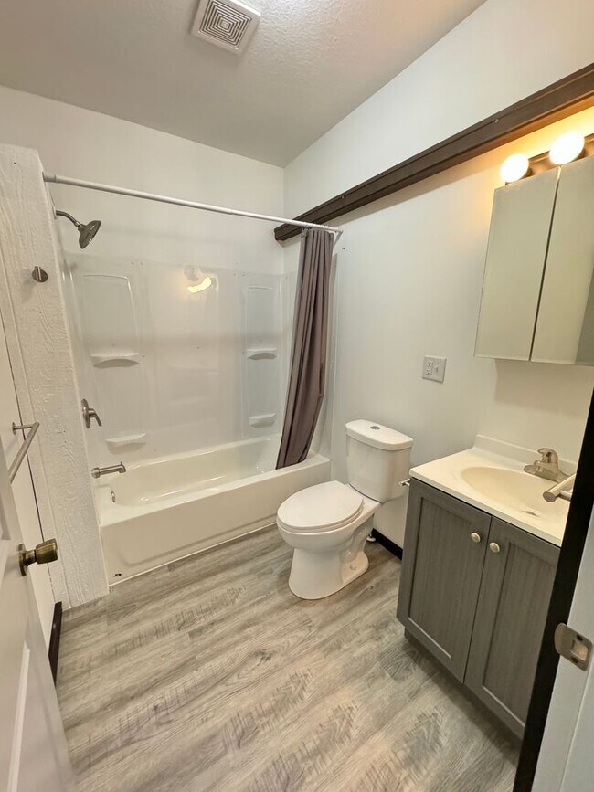 Photo - Remodeled 2-Bedroom Upper Apartment in Mil...