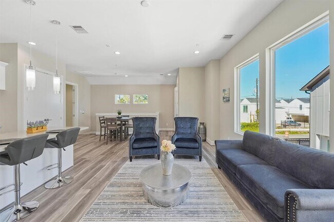 Photo - 2504 W Tidwell Rd