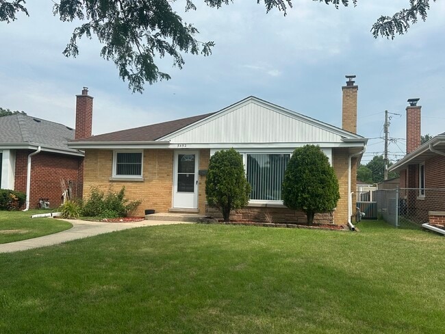 Building Photo - 5452 Brummel St