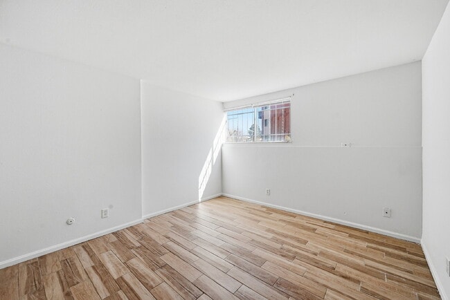 Photo - $1,220.95, $300.00 off the first month's rent, 1 Beds -  1 Bath, Condo in Lakewood with Shared Yard! Unidad 3