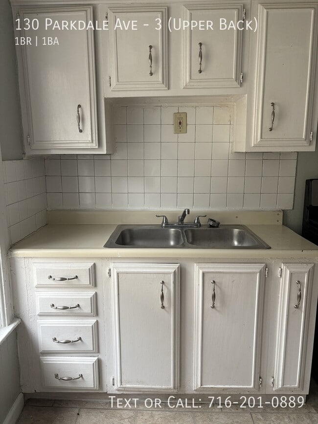 Building Photo - 130 Parkdale Ave Unit 3 (Upper Back)