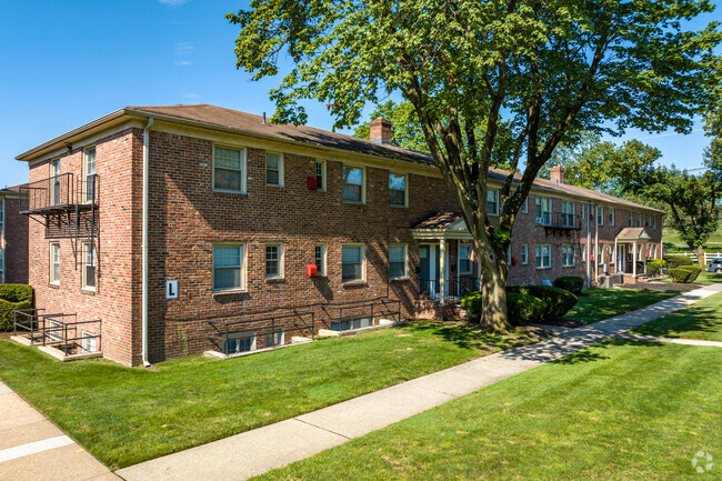 Fairway Gardens Apartments For Rent in Bloomfield, NJ | ForRent.com