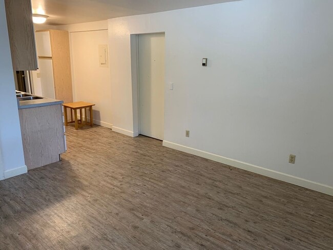 Photo - 127 Langdon St