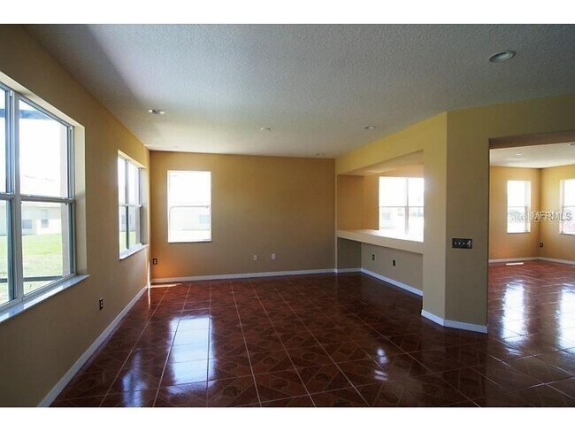 Photo - 603 Alfani St