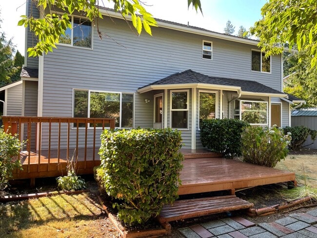 Building Photo - Newly remodeled Sammamish Home
