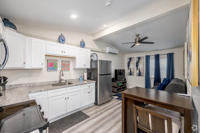 6681 La Jolla Dr - 1BR, 1BA - 450SF - Living Room/Kitchen