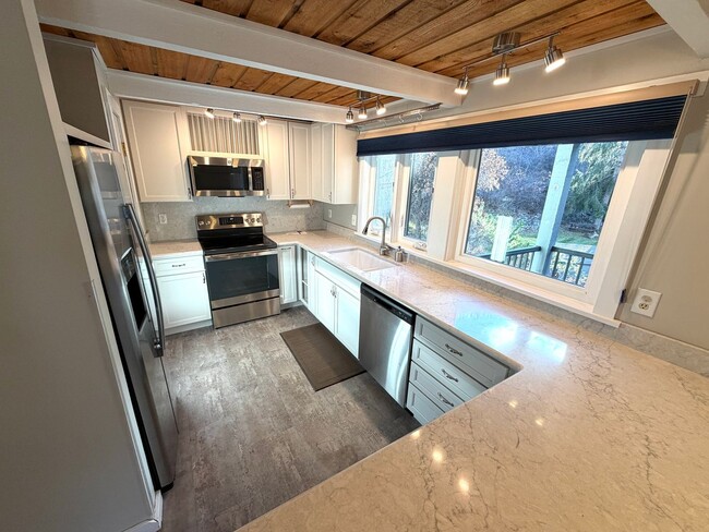Photo - Stunning 2 Bed 1 Bath Condo Close to Downt...