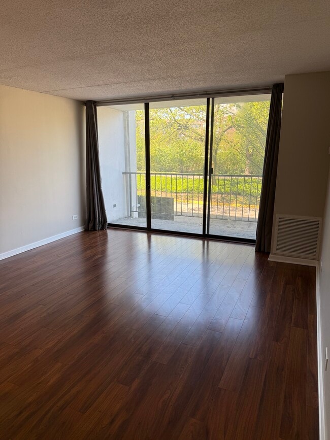 Building Photo - 2015 S Finley Rd Unit 206