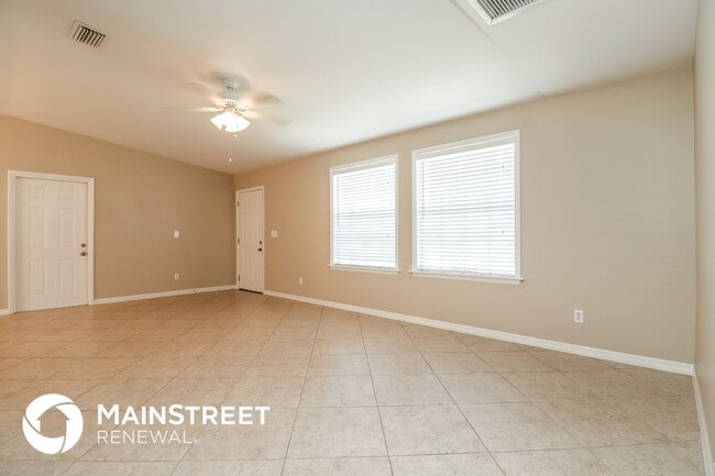 Photo - 721 NW Douglas Cir