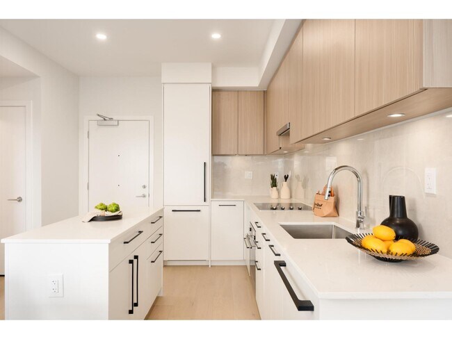 Photo - 5398-5207 207 St