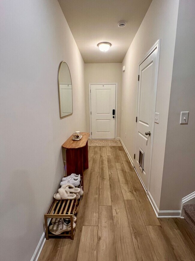 Photo - 3 Bedroom Townhome in Oakwood!