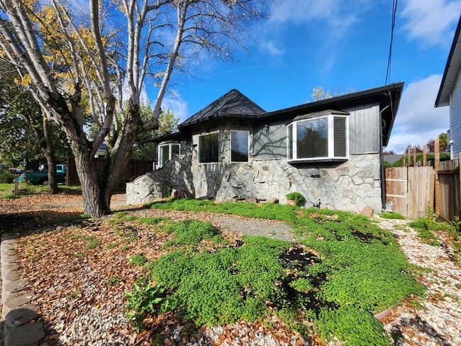 Photo - 715 Boyes Blvd Unit #A