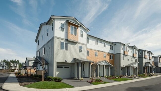 Photo - Spacious and Beautifully Landscaped 3 bed/3ba Townhome in Central Park