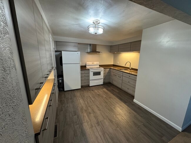 Photo - 505 Simon Dr