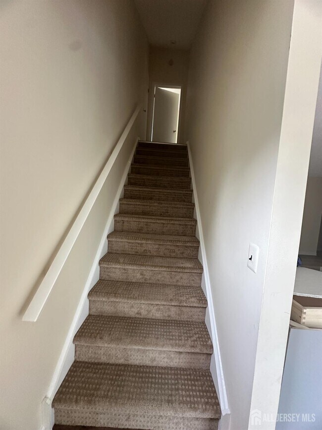 Photo - 18 Foxtail Ln