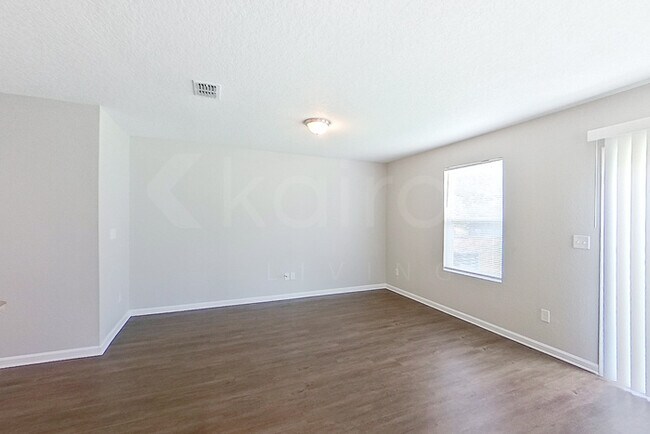 Photo - 1303 Mull St