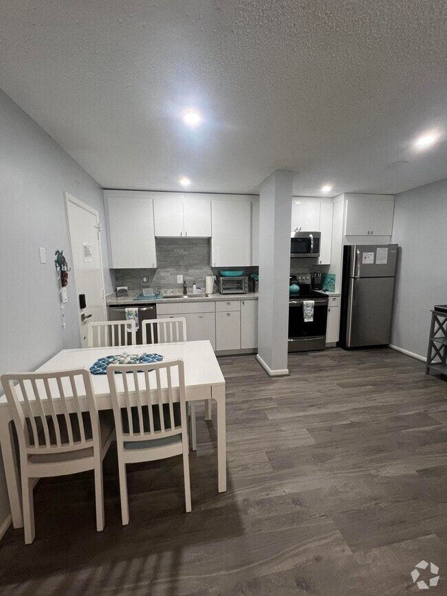 Building Photo - 2271 NE 68th St Unit 2022 Rental