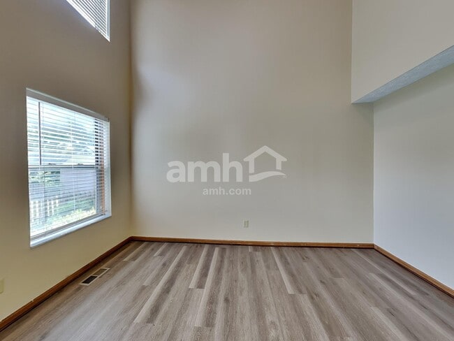 Photo - 172 Steiger Ct