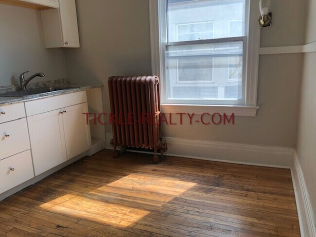 Photo - 376 Alexander St Unit 2