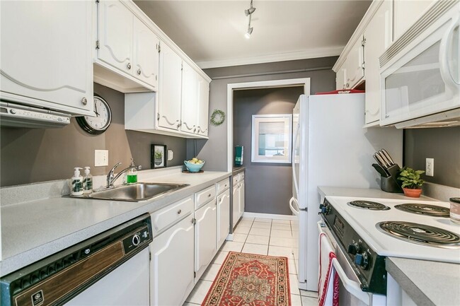 Photo - 1400 East Ave Unit 1400