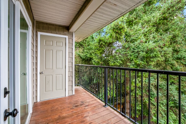 Photo - 12040 Bridgeport Way SW Unidad 302