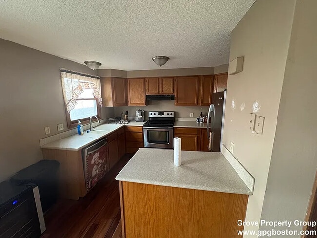 Photo - 112 W 8th St