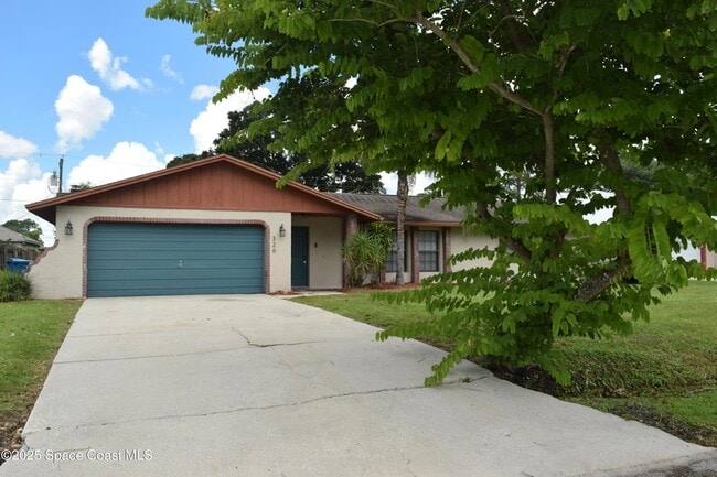 Photo - 326 Decordre Rd SE