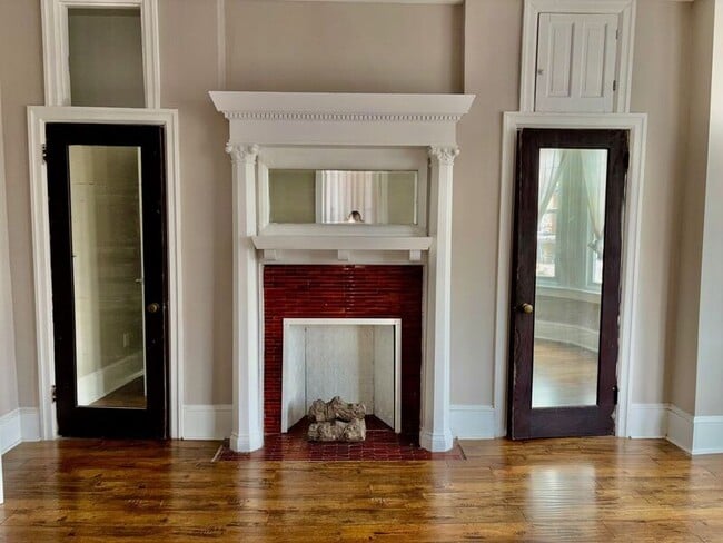 Photo - 4948 Walnut St