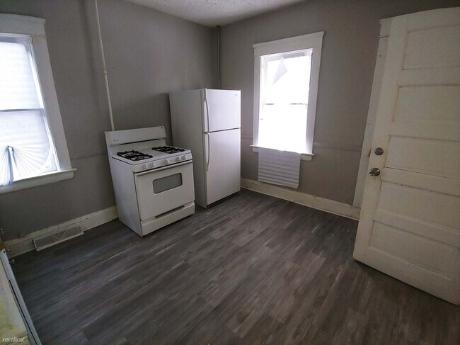 Photo - 3 br, 1 bath Triplex - 1414 East 110th Str...