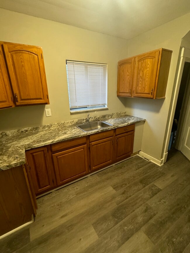 Building Photo - 1217 Scott St