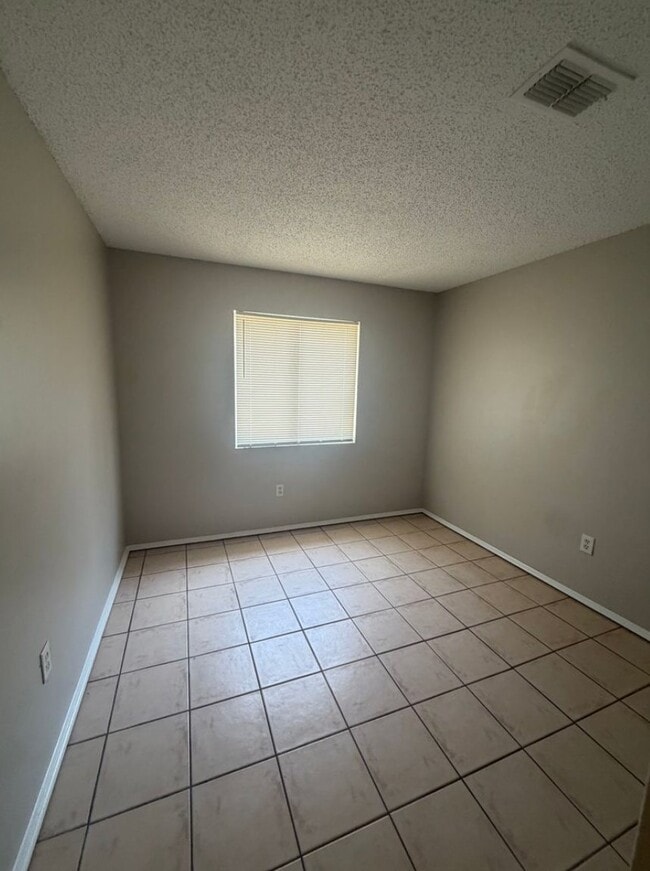 Photo - 160 Edgewater Cir