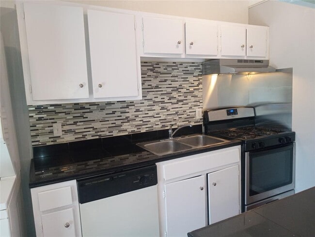 Photo - 606 W 51st St Unit 104