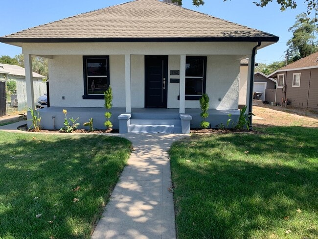 Building Photo - Beautifully Remodeled  4 Bedroom Home In A Desirable Location In Turlock!!