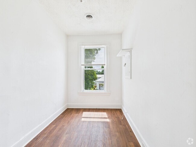 Building Photo - 3414 2nd Ave Unit B Rental