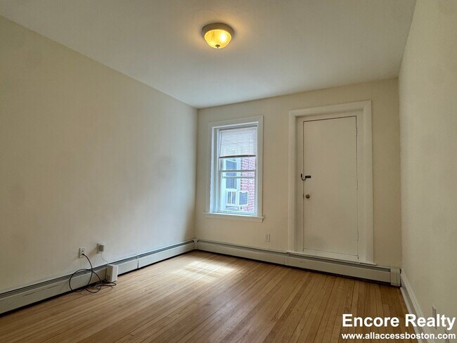 Photo - 1539 Beacon St Unidad 18